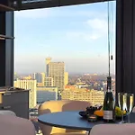 Urban Global Skyline - 22th Floor No 23 - Free Garage - Luxury *