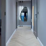 Urban Global Skyline - 22th Floor No 23 - Free Garage - Luxury *