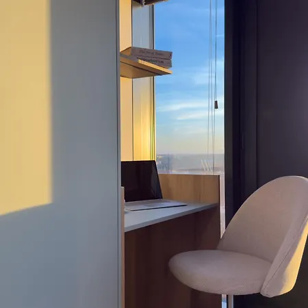 Urban Global Skyline - 22nd Floor No 23 - Free Garage - Luxury Apartment