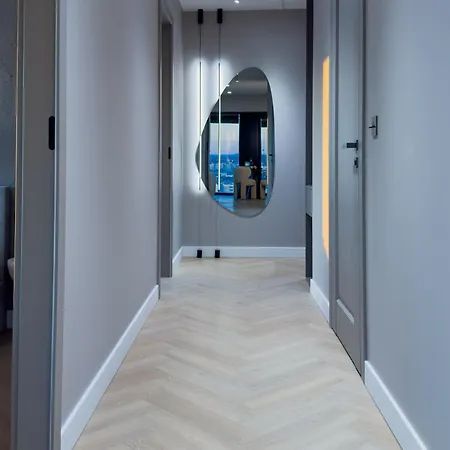 Urban Global Skyline - 22nd Floor No 23 - Free Garage - Luxury *