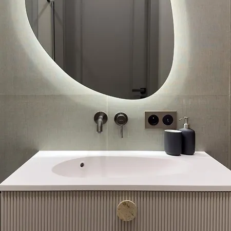 Urban Global Skyline - 22nd Floor No 23 - Free Garage - Luxury