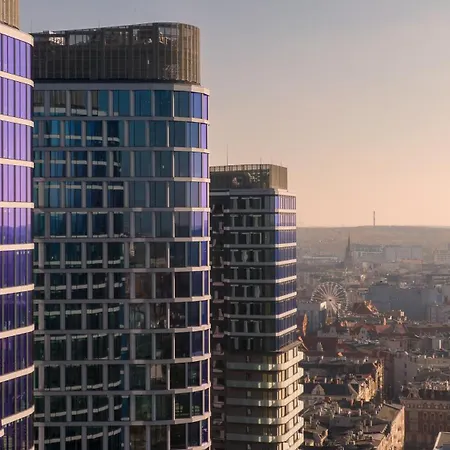 Urban Global Skyline - 22nd Floor No 23 - Free Garage - Luxury Apartment