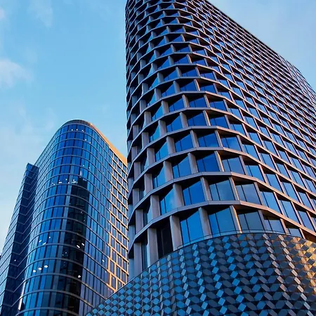 Urban Global Skyline - 22nd Floor No 23 - Free Garage - Luxury Apartment *