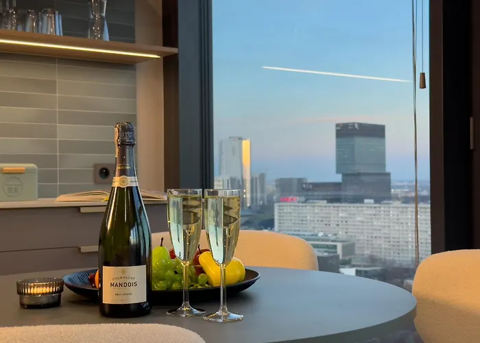 Urban Luxury Skyline Global, 22th Floor No 23 , Free Garage, Self Check-in דירה קטוביץ