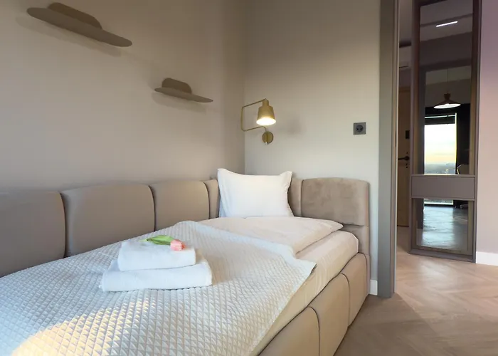 Urban Luxury Skyline Global, 22th Floor No 23 , Free Garage, Self Check-in דירה *