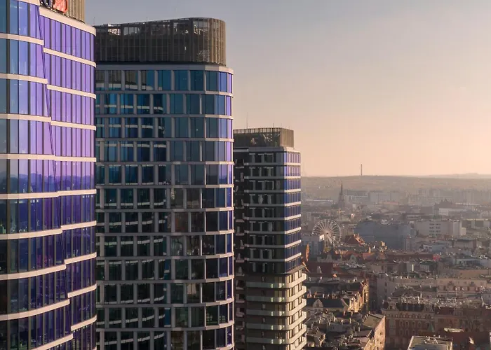 Urban Luxury Skyline Global, 22th Floor No 23 , Free Garage, Self Check-in דירה